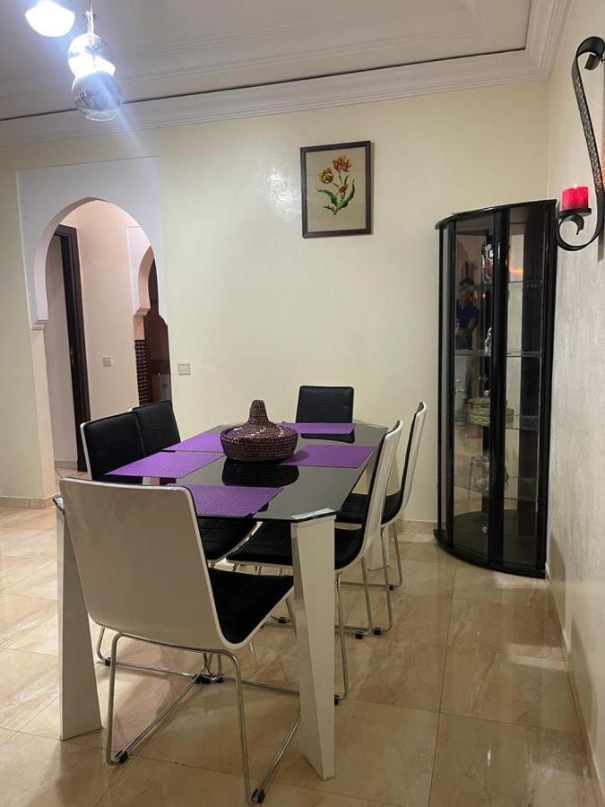 Magnifique Appartement Spacieux Confort Propre Familial 2 Chambres Salon Et Salle A Manger A 20Mn A Pied De Place Jemaa El Fina 4 Piscines Dans Espace De Golf A 12 Mn En Voitures L Entree Est Gratuit Pour La Clientele Ouvert Entre 10H Et 20H Marrakesh Ngoại thất bức ảnh
