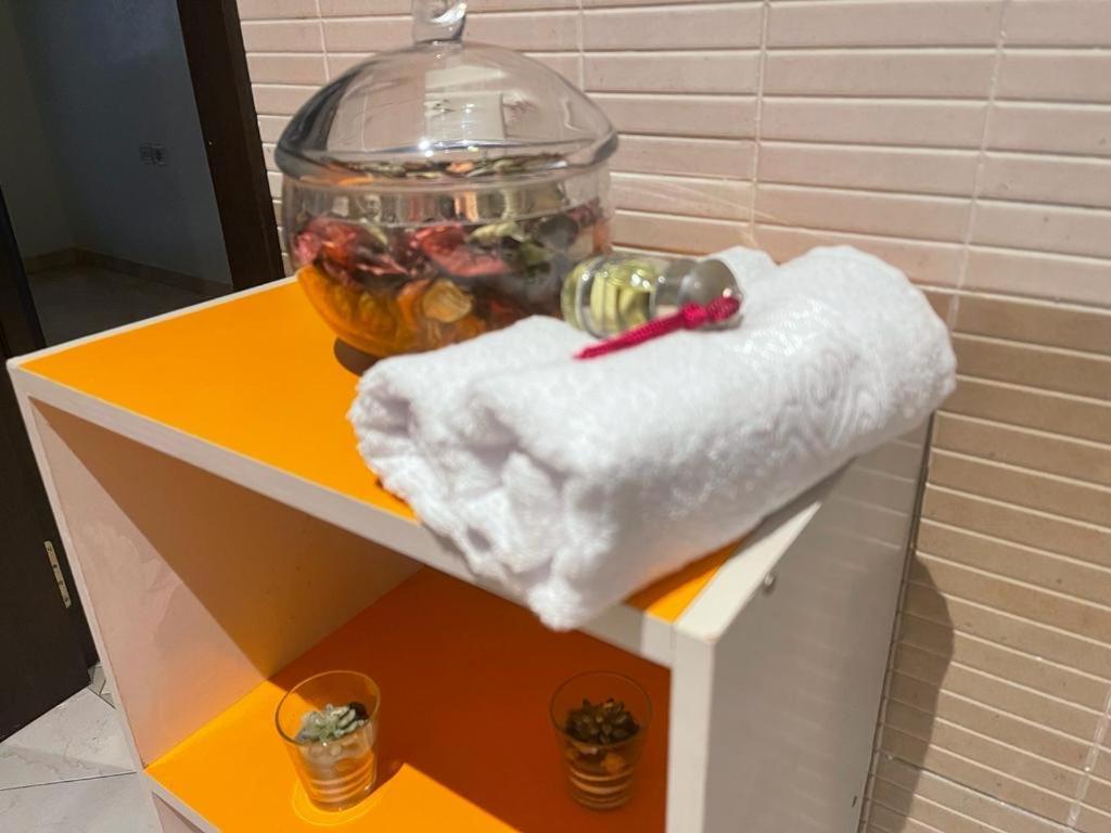 Magnifique Appartement Spacieux Confort Propre Familial 2 Chambres Salon Et Salle A Manger A 20Mn A Pied De Place Jemaa El Fina 4 Piscines Dans Espace De Golf A 12 Mn En Voitures L Entree Est Gratuit Pour La Clientele Ouvert Entre 10H Et 20H Marrakesh Ngoại thất bức ảnh