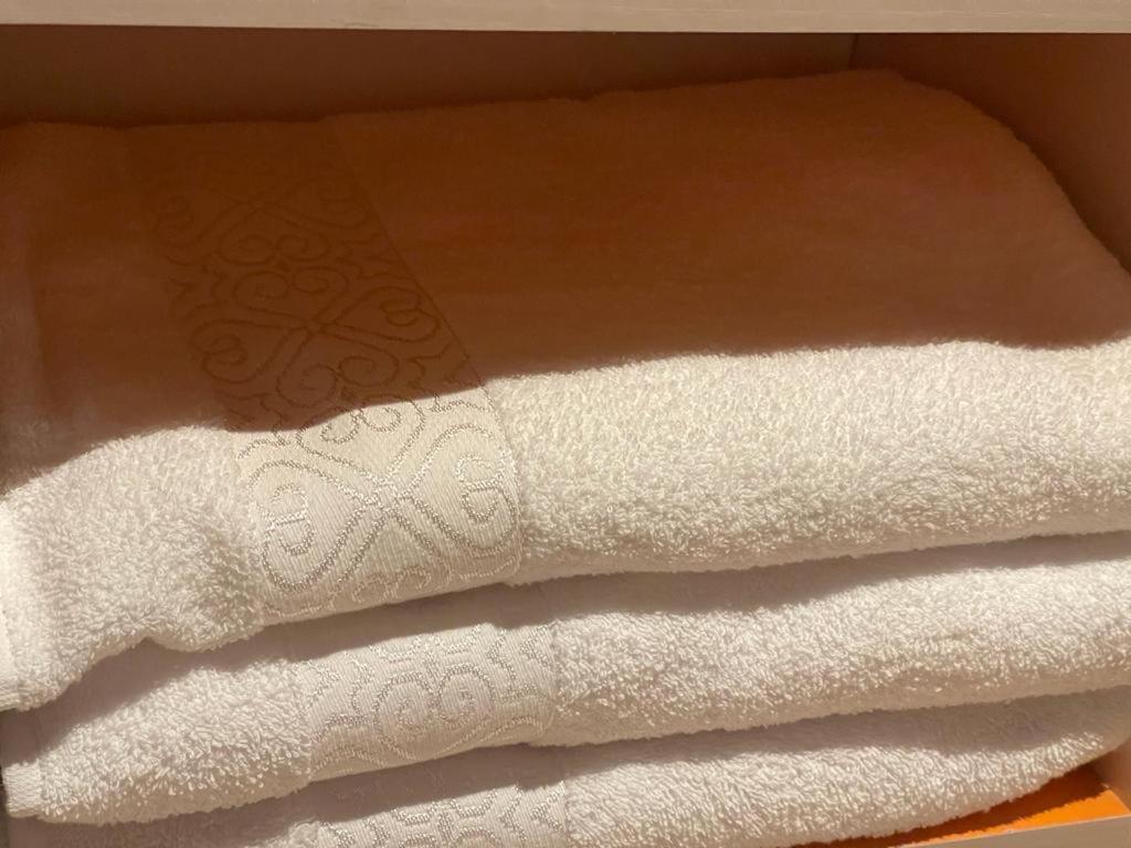 Magnifique Appartement Spacieux Confort Propre Familial 2 Chambres Salon Et Salle A Manger A 20Mn A Pied De Place Jemaa El Fina 4 Piscines Dans Espace De Golf A 12 Mn En Voitures L Entree Est Gratuit Pour La Clientele Ouvert Entre 10H Et 20H Marrakesh Ngoại thất bức ảnh