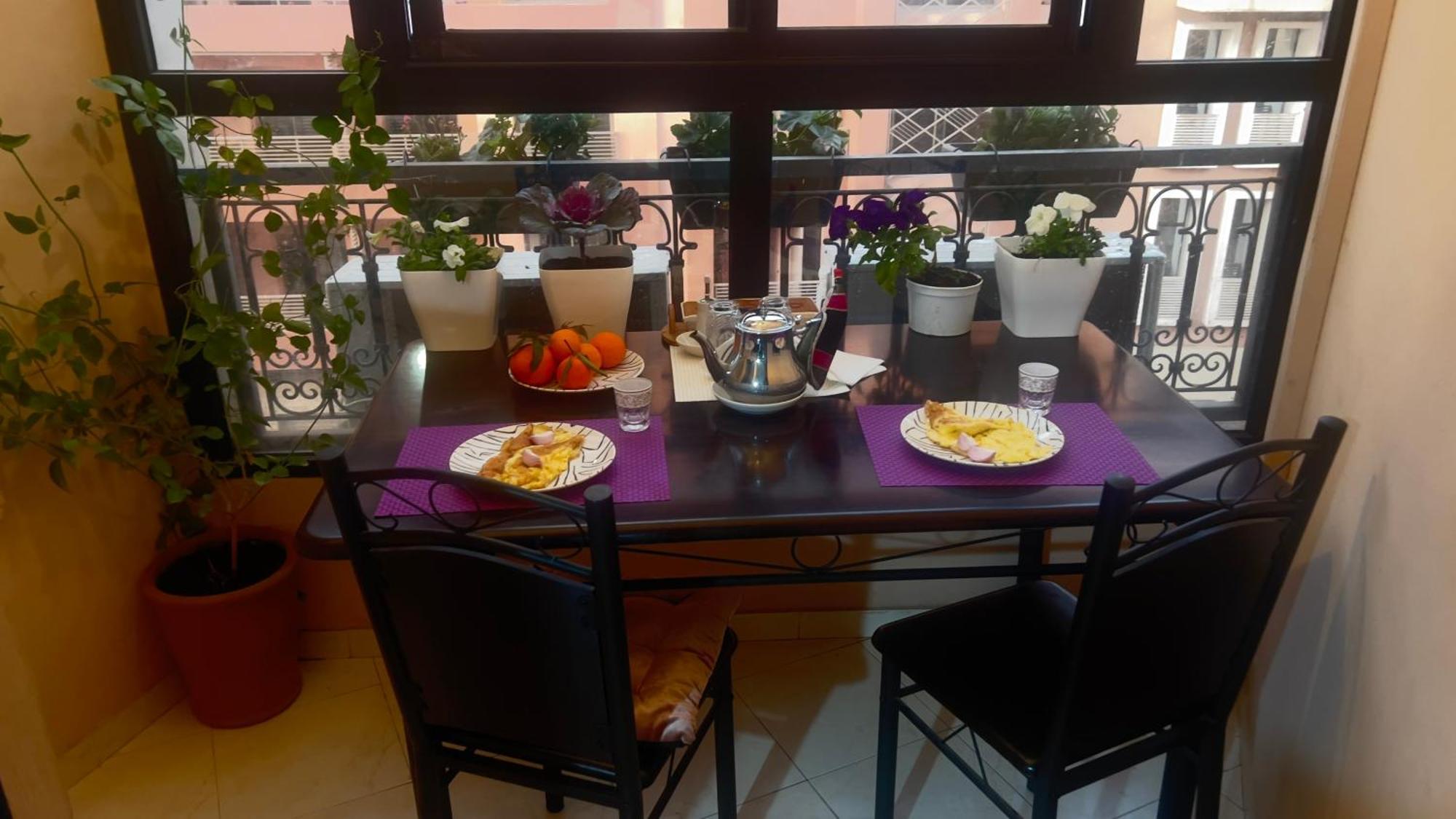 Magnifique Appartement Spacieux Confort Propre Familial 2 Chambres Salon Et Salle A Manger A 20Mn A Pied De Place Jemaa El Fina 4 Piscines Dans Espace De Golf A 12 Mn En Voitures L Entree Est Gratuit Pour La Clientele Ouvert Entre 10H Et 20H Marrakesh Ngoại thất bức ảnh