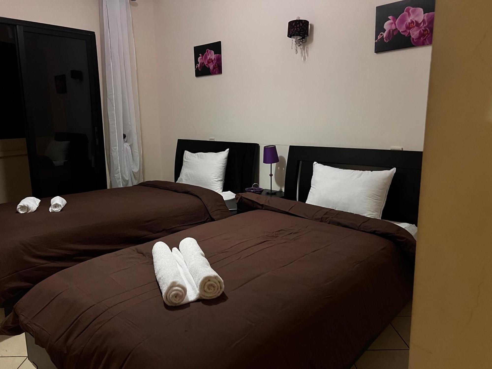 Magnifique Appartement Spacieux Confort Propre Familial 2 Chambres Salon Et Salle A Manger A 20Mn A Pied De Place Jemaa El Fina 4 Piscines Dans Espace De Golf A 12 Mn En Voitures L Entree Est Gratuit Pour La Clientele Ouvert Entre 10H Et 20H Marrakesh Ngoại thất bức ảnh