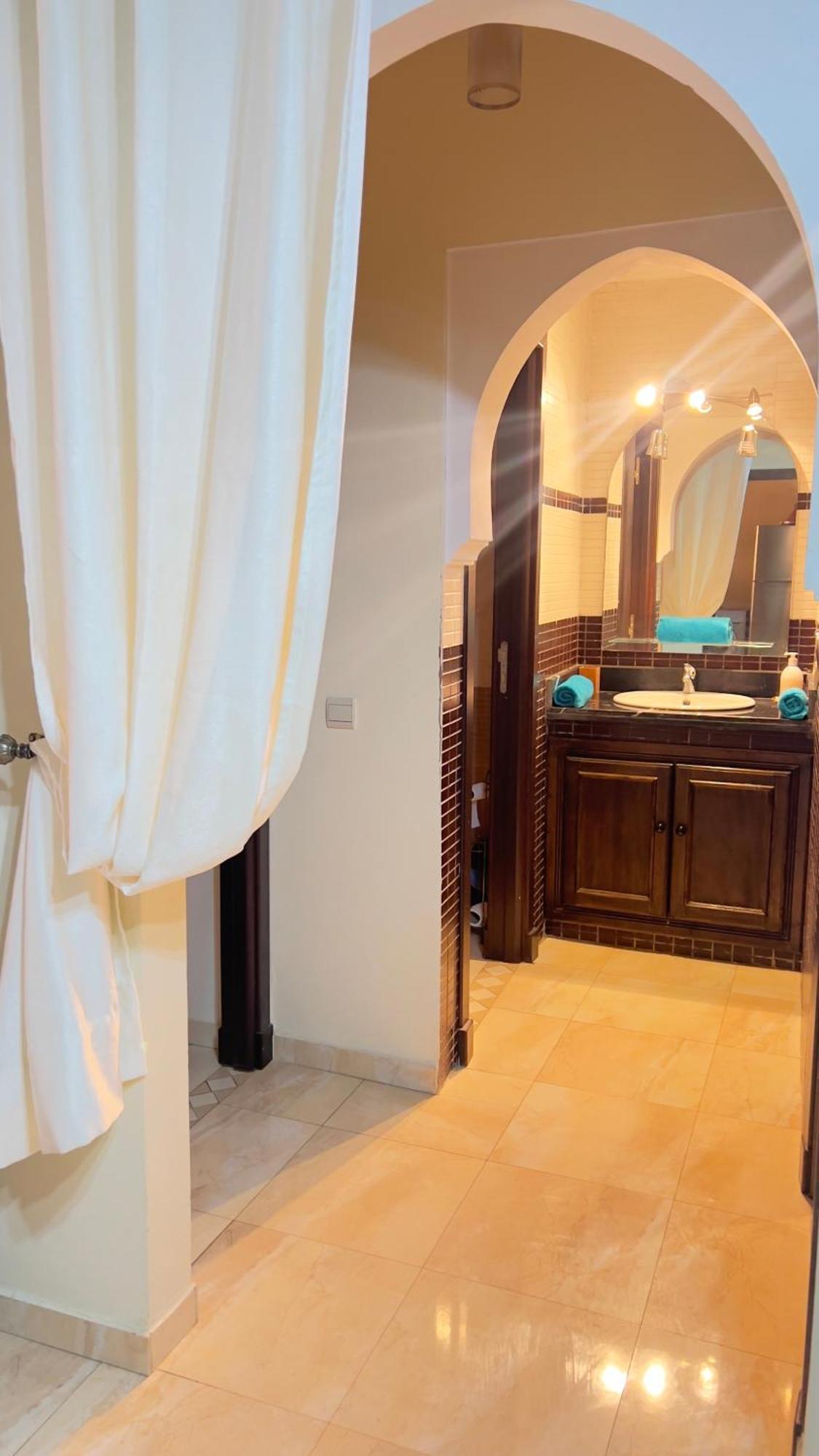 Magnifique Appartement Spacieux Confort Propre Familial 2 Chambres Salon Et Salle A Manger A 20Mn A Pied De Place Jemaa El Fina 4 Piscines Dans Espace De Golf A 12 Mn En Voitures L Entree Est Gratuit Pour La Clientele Ouvert Entre 10H Et 20H Marrakesh Ngoại thất bức ảnh