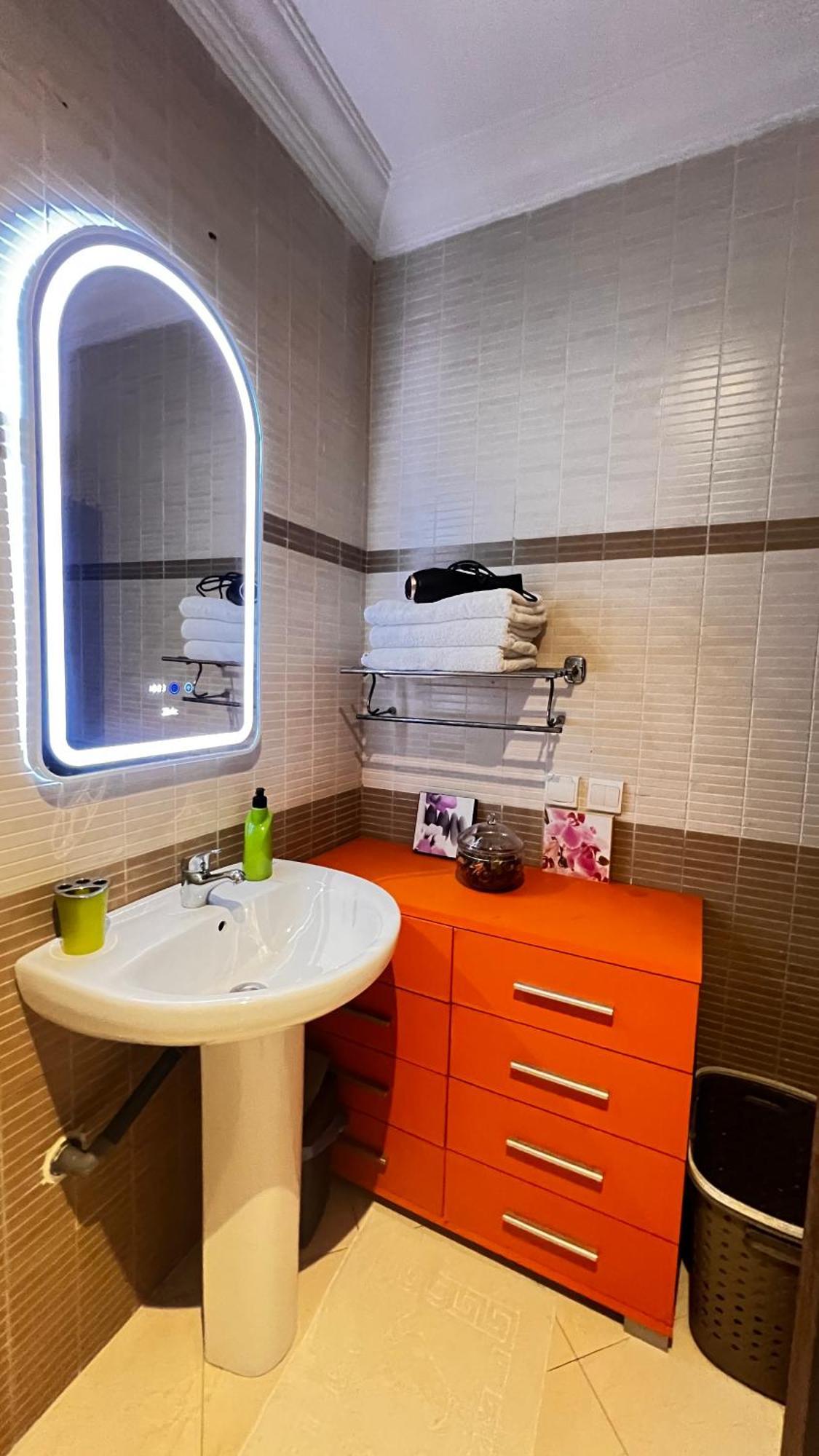 Magnifique Appartement Spacieux Confort Propre Familial 2 Chambres Salon Et Salle A Manger A 20Mn A Pied De Place Jemaa El Fina 4 Piscines Dans Espace De Golf A 12 Mn En Voitures L Entree Est Gratuit Pour La Clientele Ouvert Entre 10H Et 20H Marrakesh Ngoại thất bức ảnh